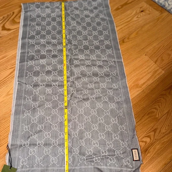 Gucci Gray GG Jacquard Scarf - Picture 2 of 5
